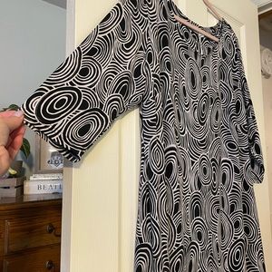 Triste 3/4 sleeve swing dress with gold details